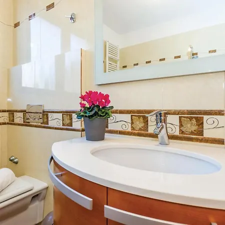 Holiday home Gorgeous In With Kitchen *
