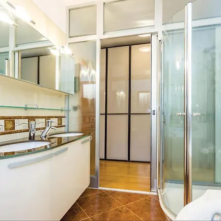 Holiday home Gorgeous In With Kitchen *
