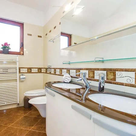 Holiday home Gorgeous In With Kitchen Rijeka