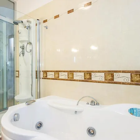 Ferienhaus Gorgeous In With Kitchen Rijeka